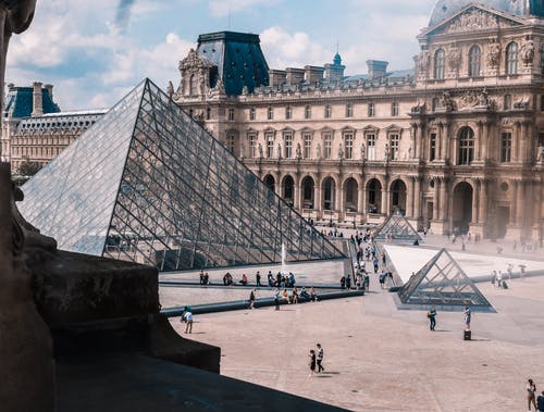5dcece981df77_Louvre_paris_family_visit_weekend_kids.jpg